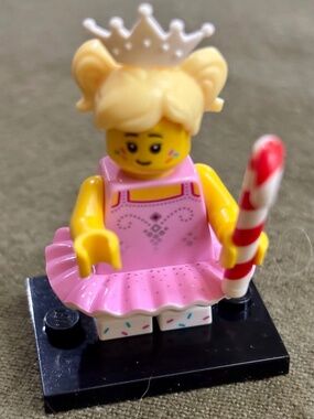 Sugar Fairy, Series 23 with Stand and Accessories. LIKE NEW!